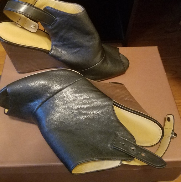Coach size 9 Lindsay wedge. Peep toe - Picture 2 of 4
